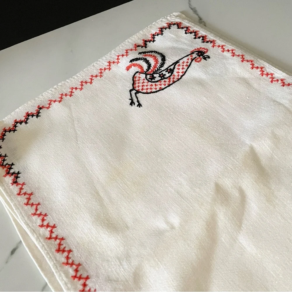 8 Piece SET - Vintage Embroidered Animal Themed Placemats & Napkins